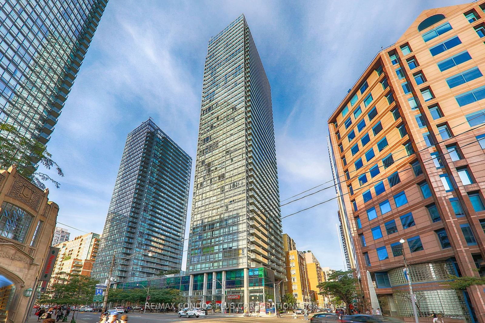 38 Grenville St, unit 1701 for rent