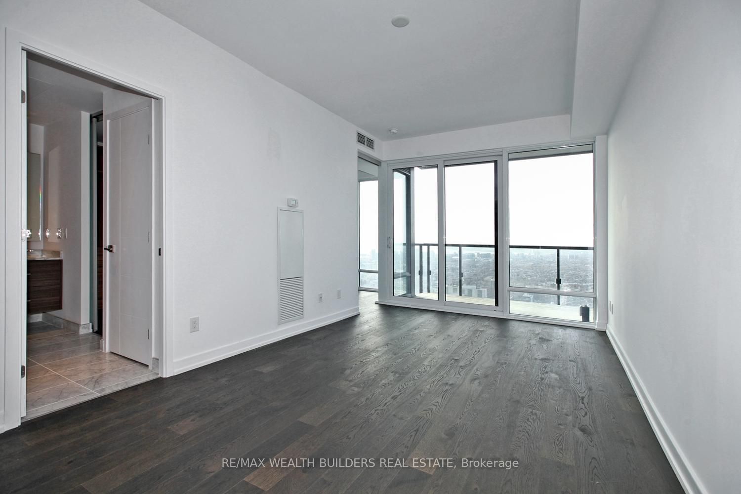 488 University Ave, unit 3811 for rent