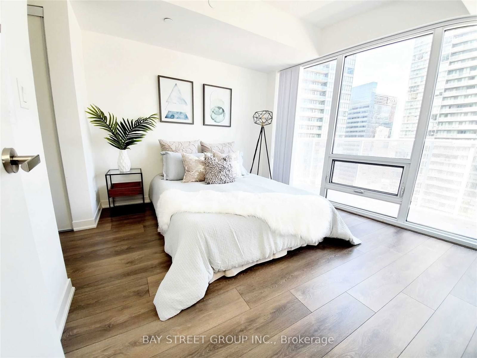 100 Harbour St, unit 2503 for rent