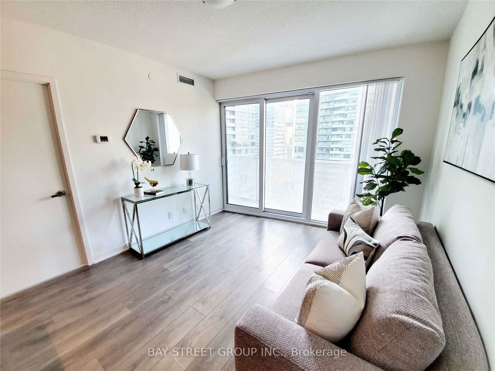 100 Harbour St, unit 2503 for rent