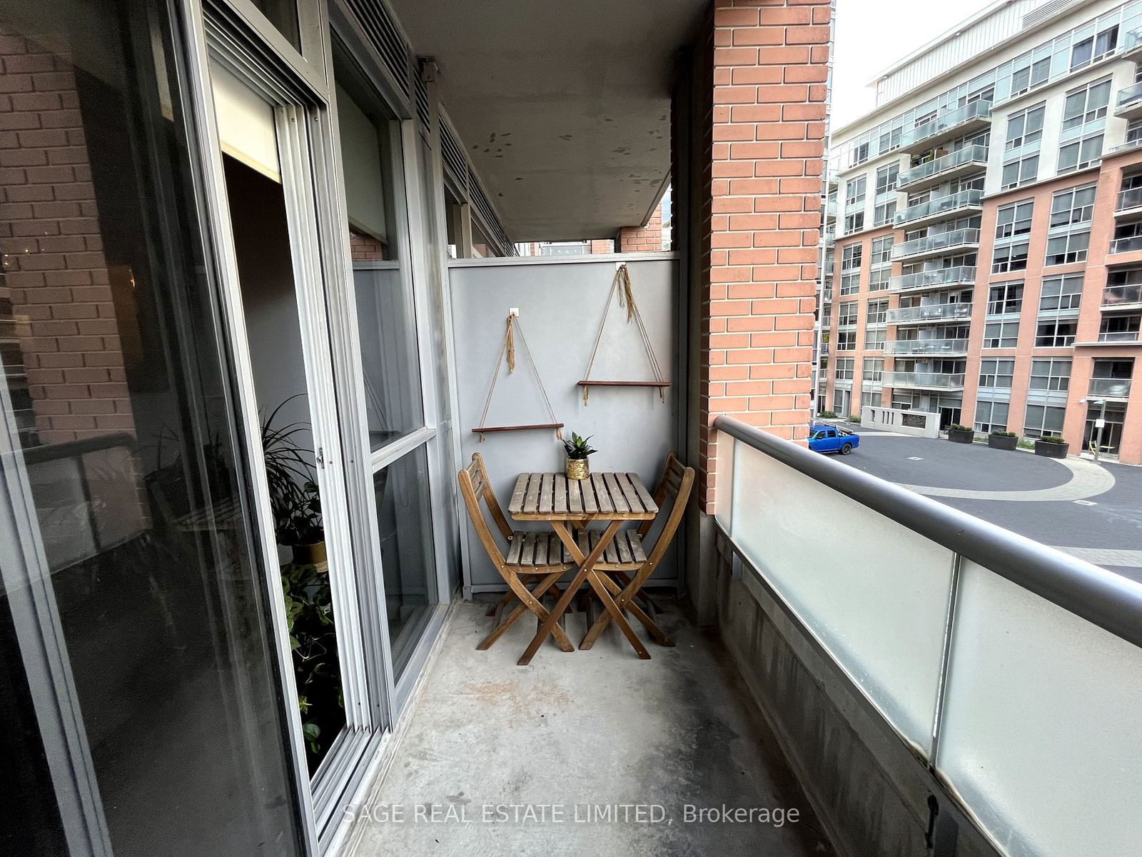 1 Shaw St, unit 305 for rent