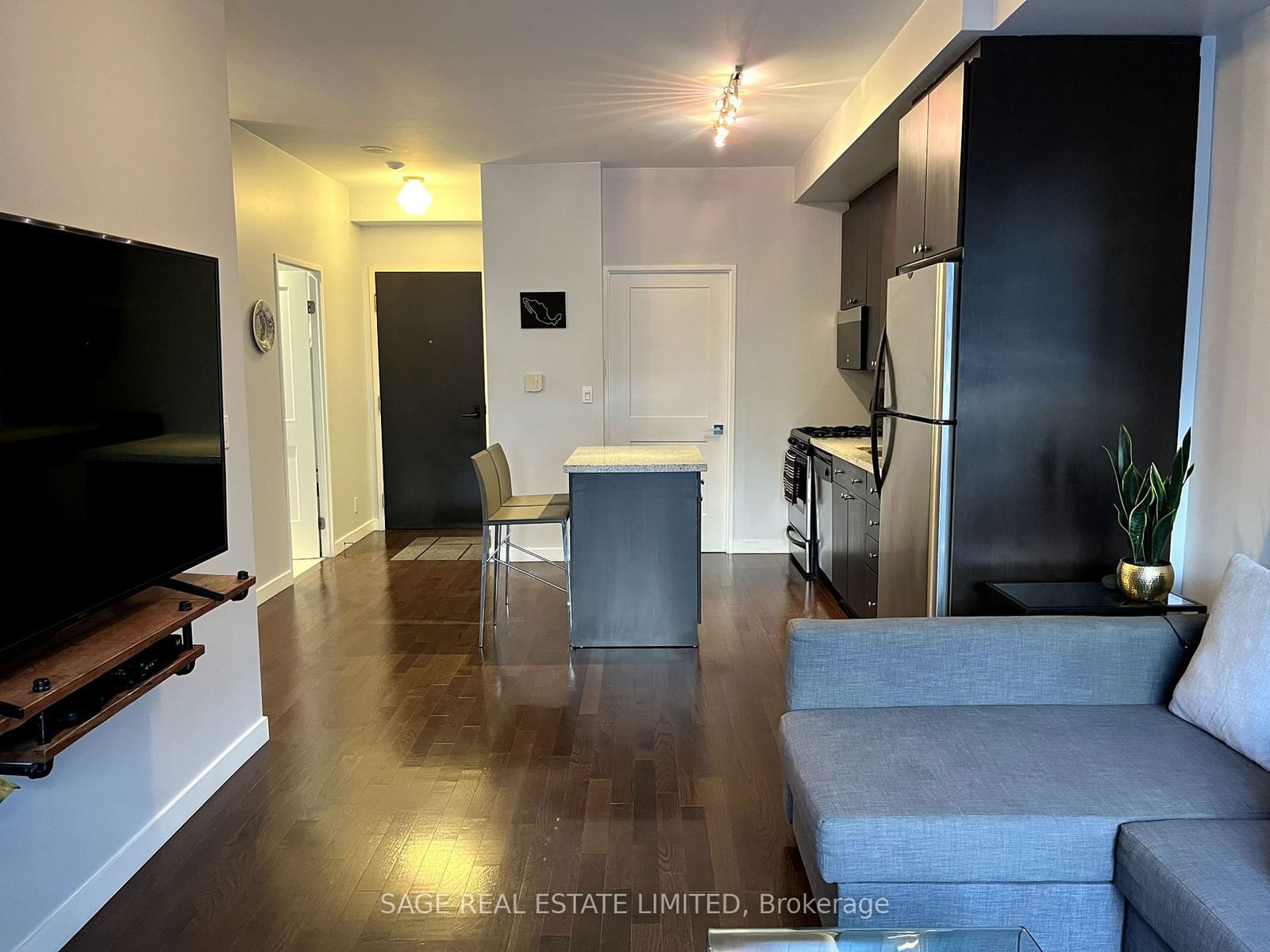 1 Shaw St, unit 305 for rent