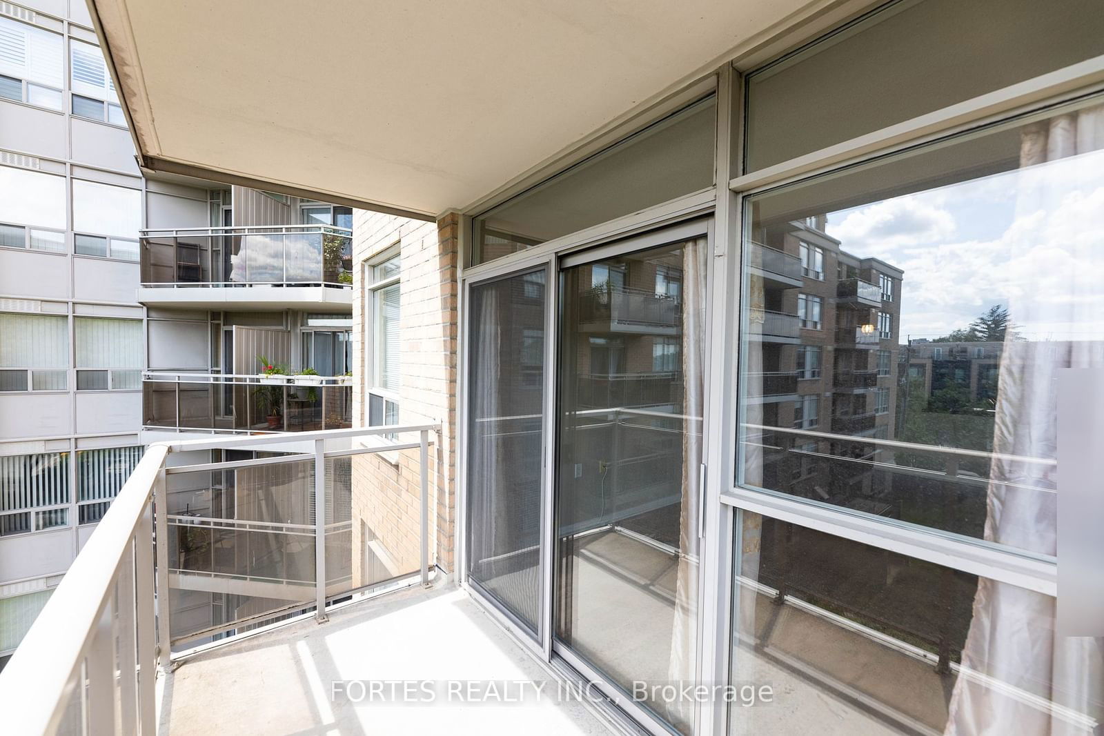 650 Lawrence Ave W, unit 404 for sale