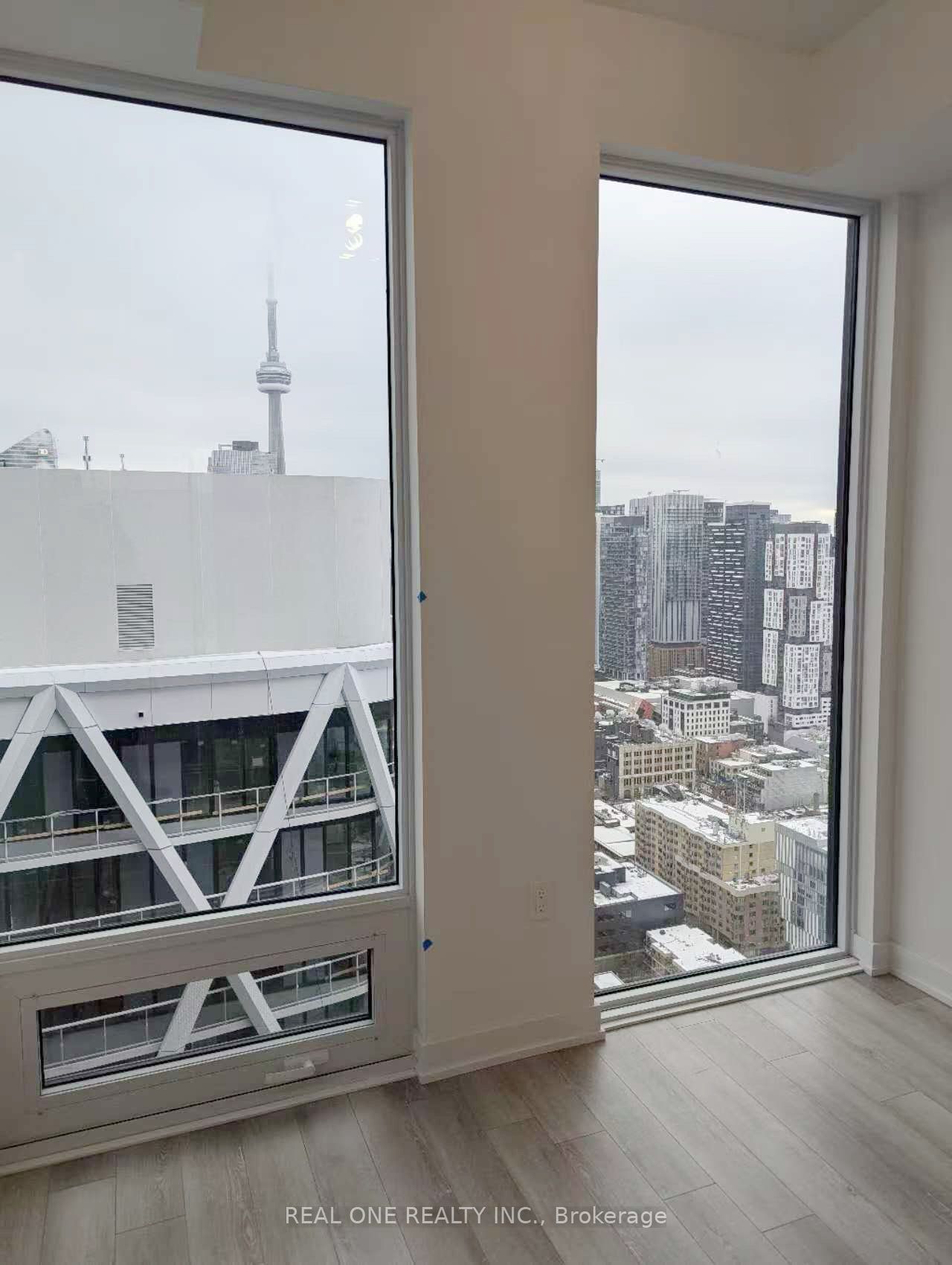 238 Simcoe St, unit 3808 for rent