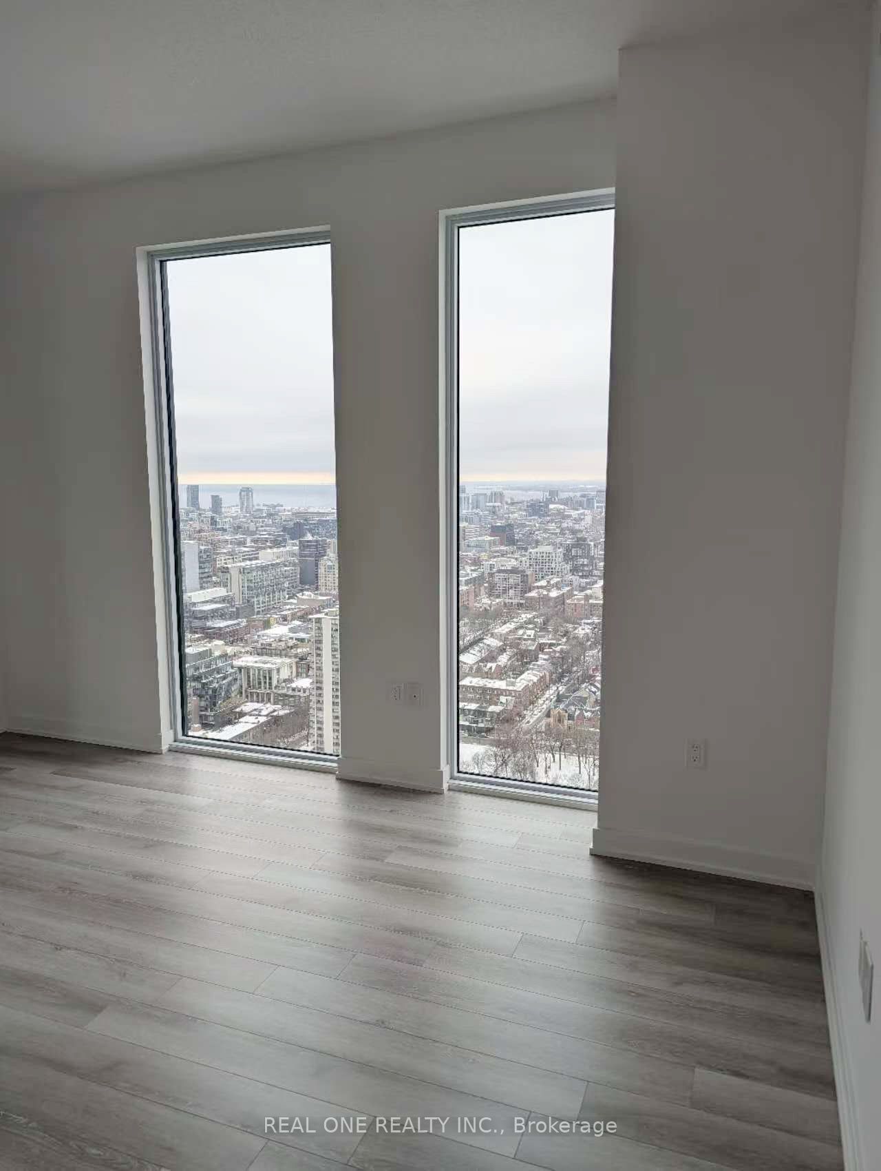 238 Simcoe St, unit 3808 for rent