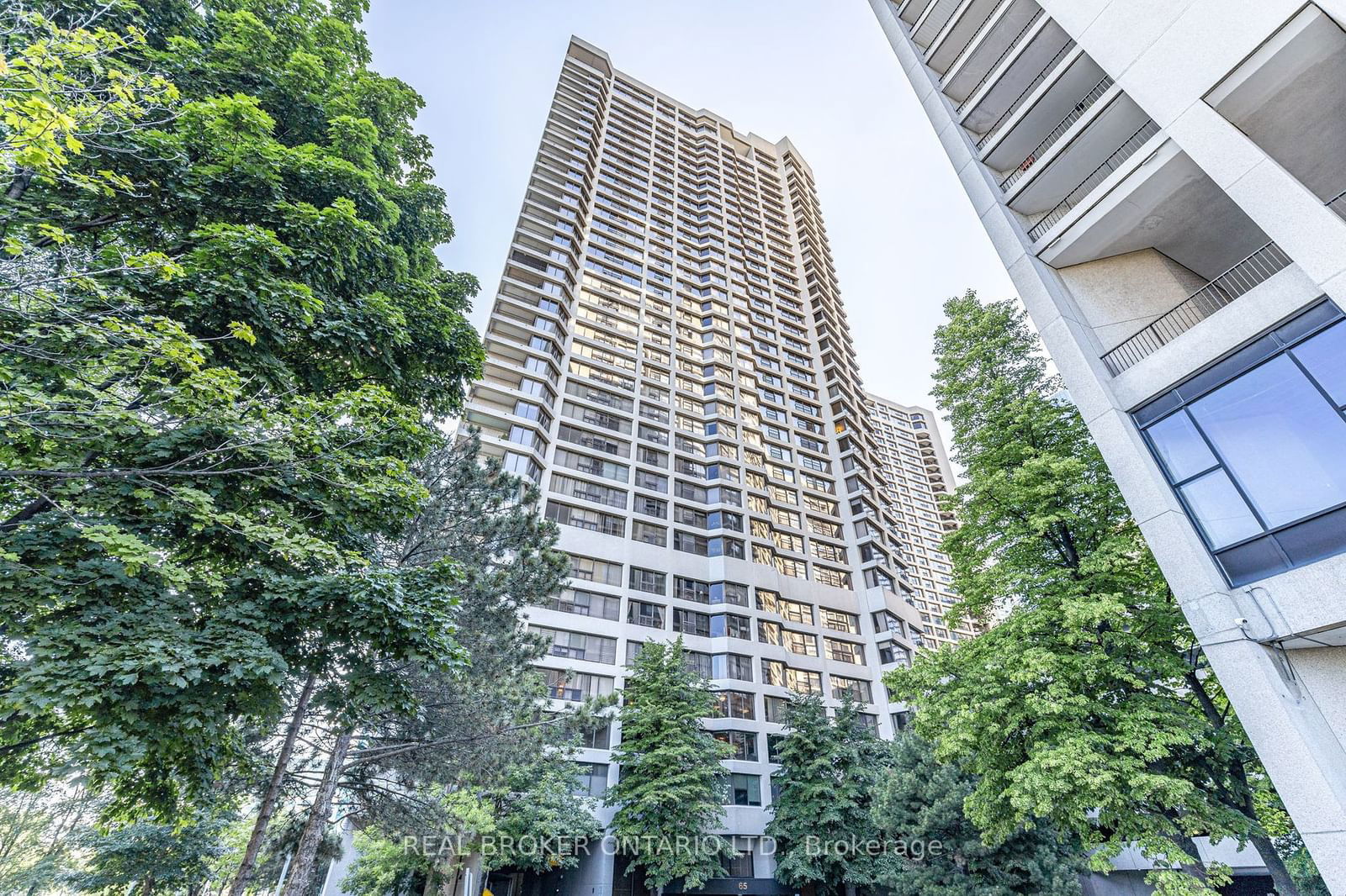 65 Harbour Sq, unit 3209 for rent