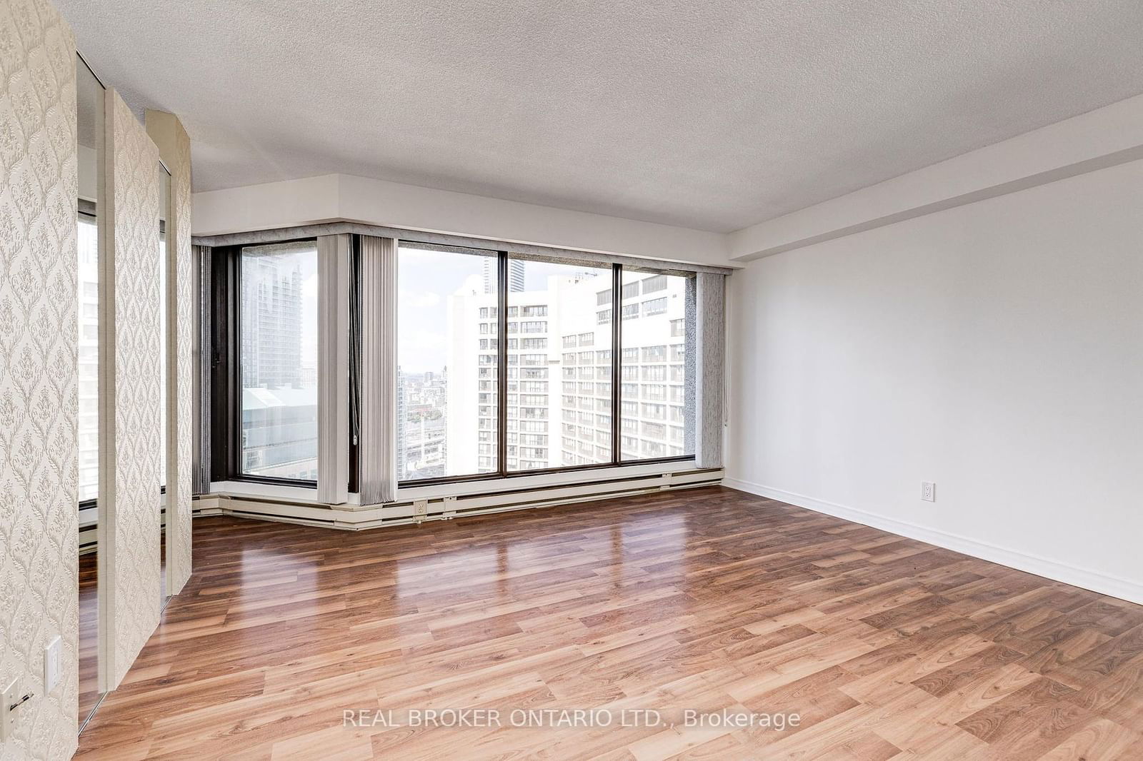 65 Harbour Sq, unit 3209 for rent