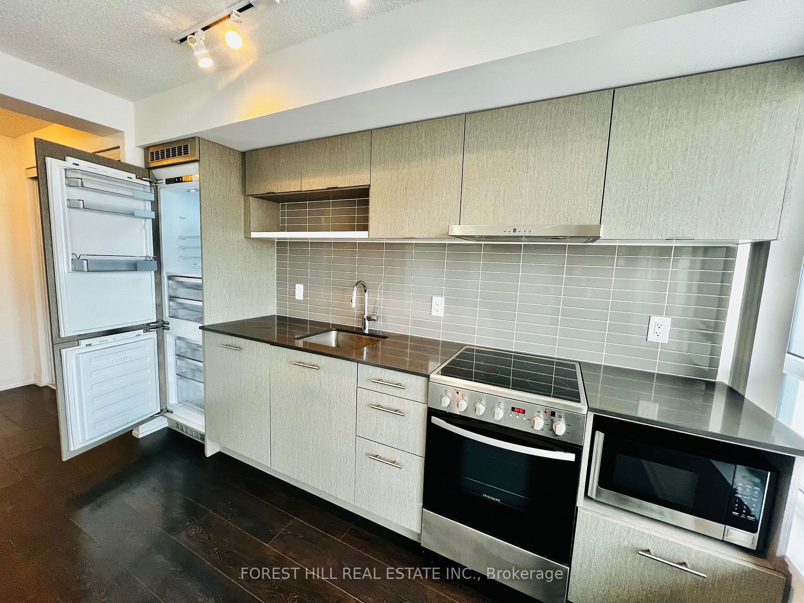 365 Church St, unit 1504 for rent