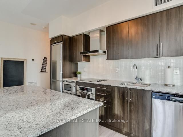 352 Front St W, unit 1406 for rent