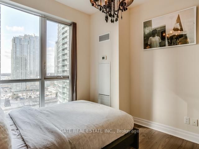 352 Front St W, unit 1406 for rent