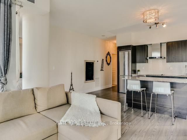 352 Front St W, unit 1406 for rent