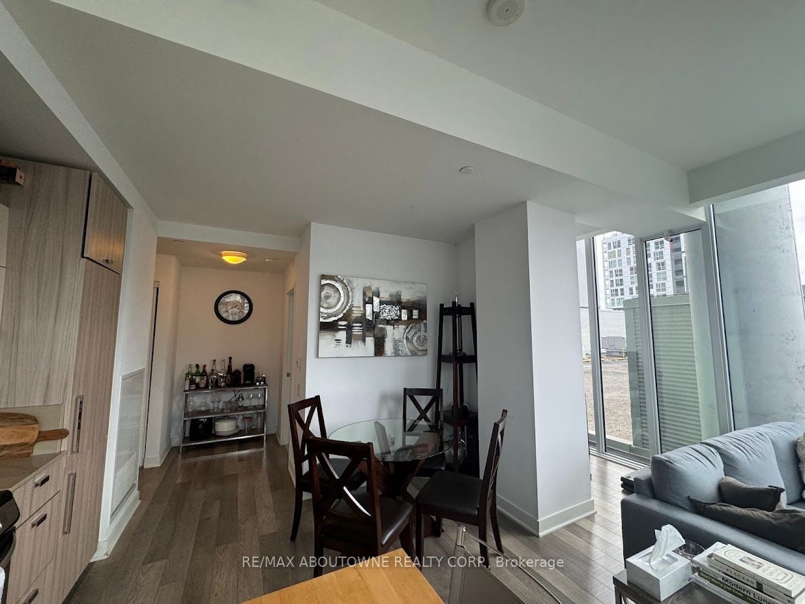 295 Adelaide St W, unit 802 for rent