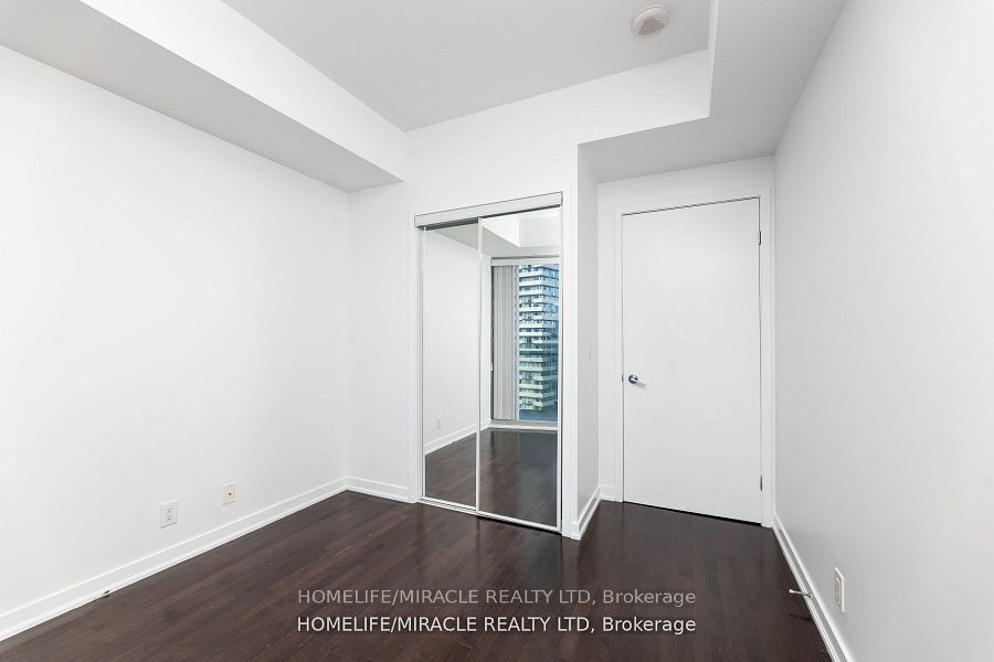 14 York, unit 2901 for rent