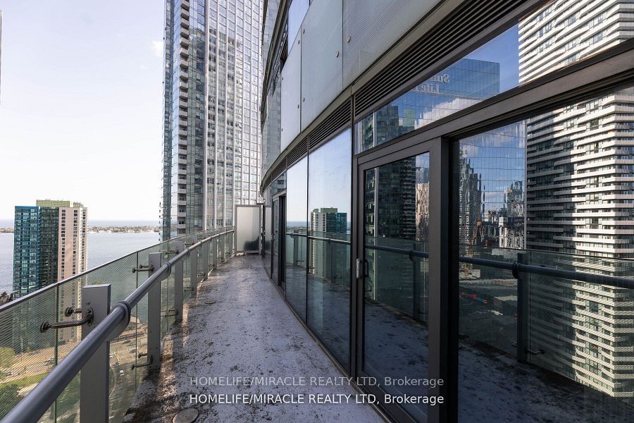 14 York, unit 2901 for rent