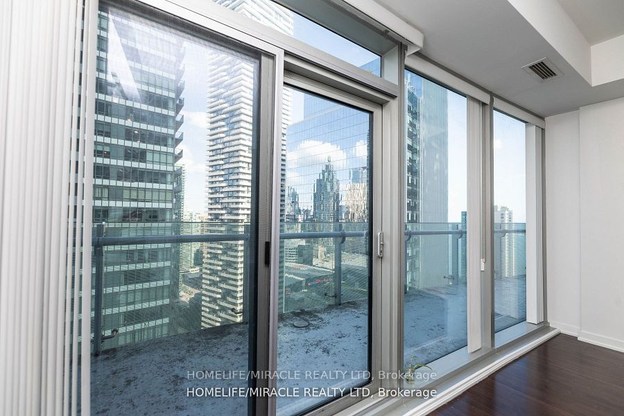 14 York, unit 2901 for rent