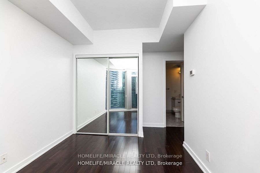 14 York, unit 2901 for rent