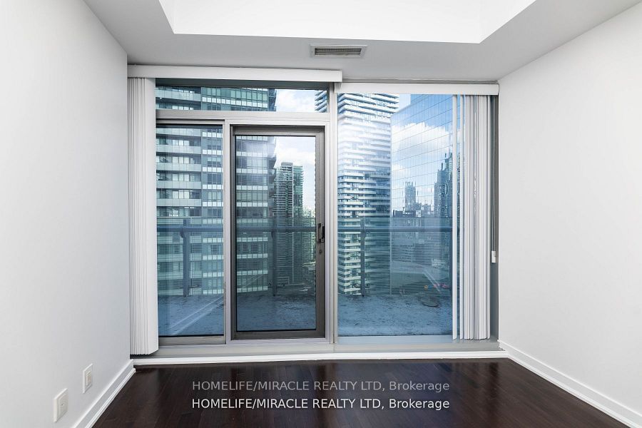 14 York, unit 2901 for rent