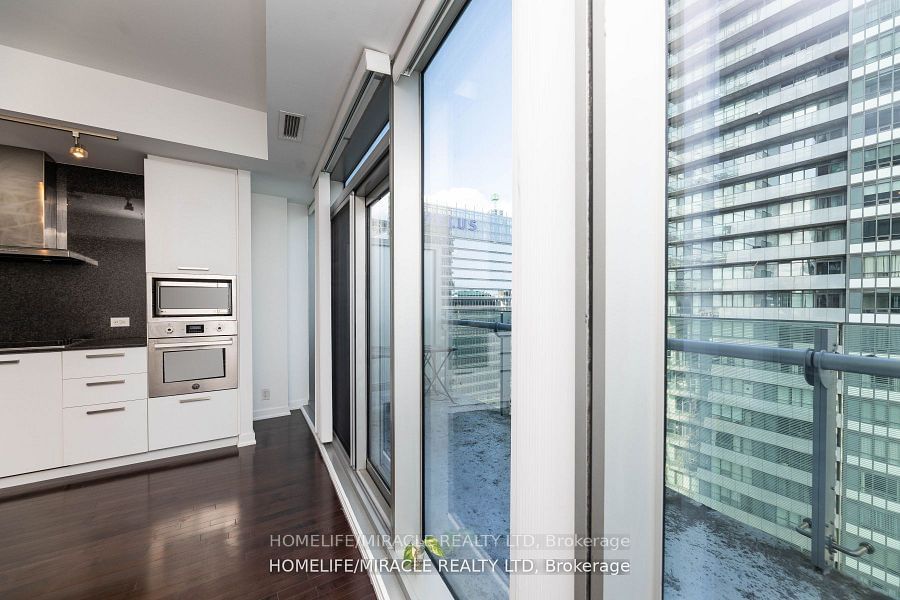 14 York, unit 2901 for rent