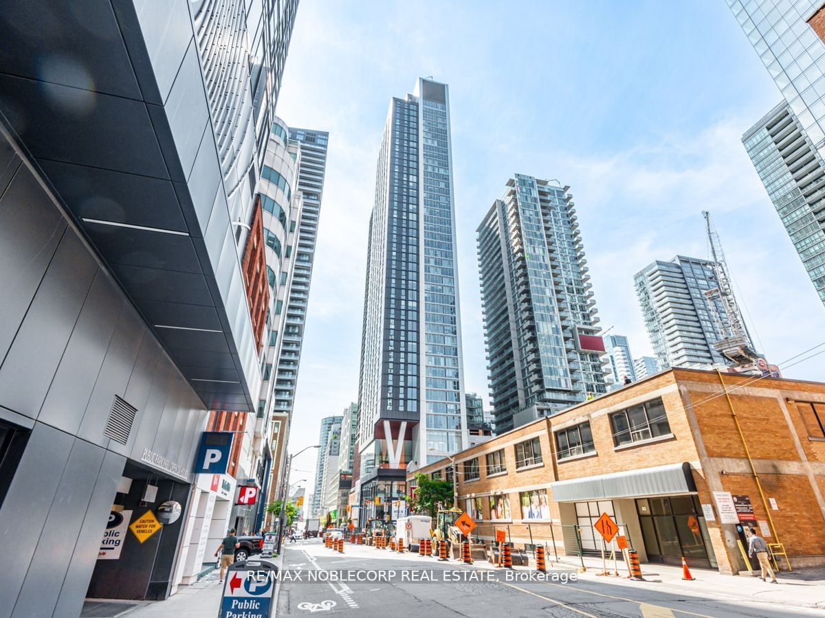 357 King St W, unit 3409 for rent