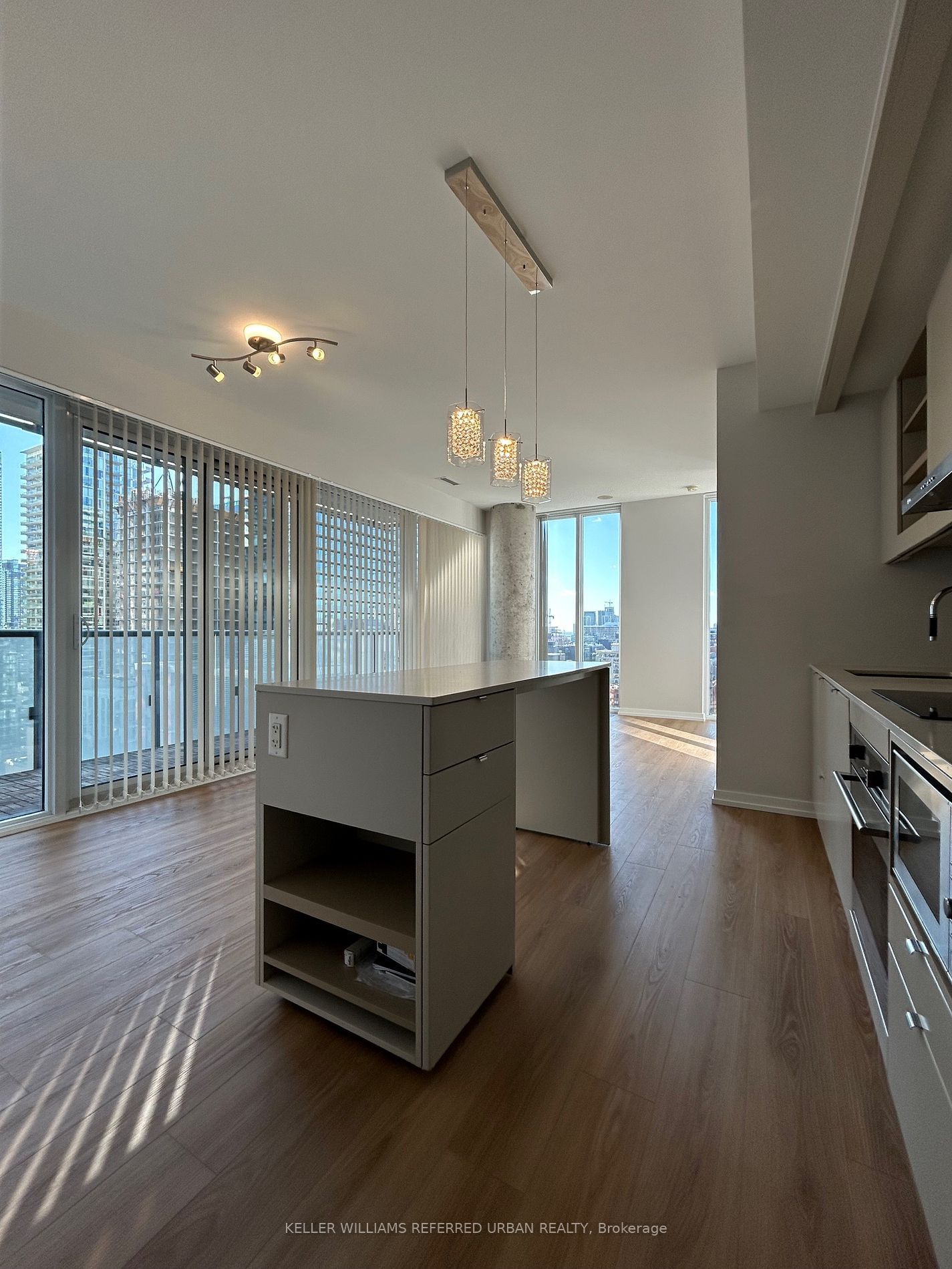 101 Peter St, unit 1609 for rent