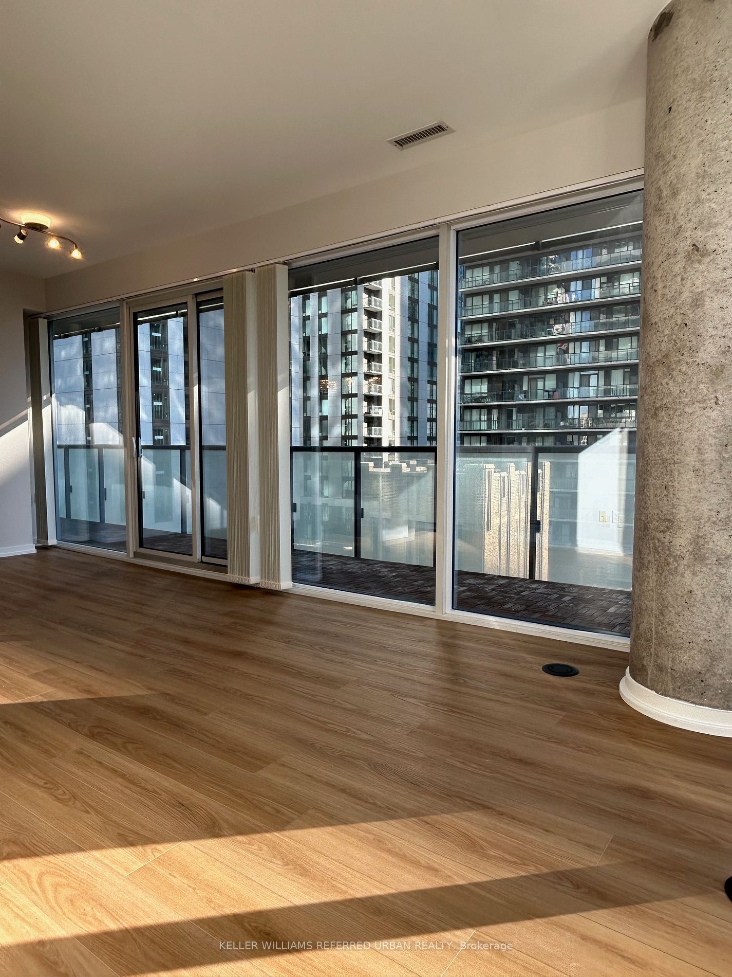 101 Peter St, unit 1609 for rent