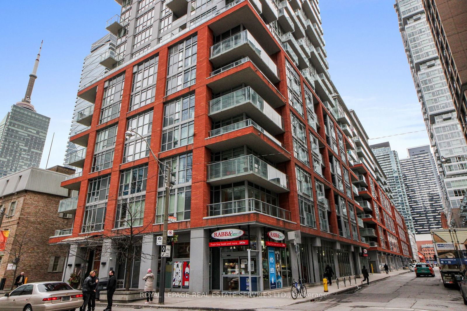 126 Simcoe St, unit 710 for rent