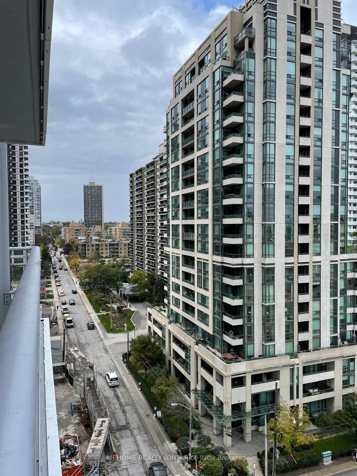 99 Broadway Ave, unit 1011 Nt for rent