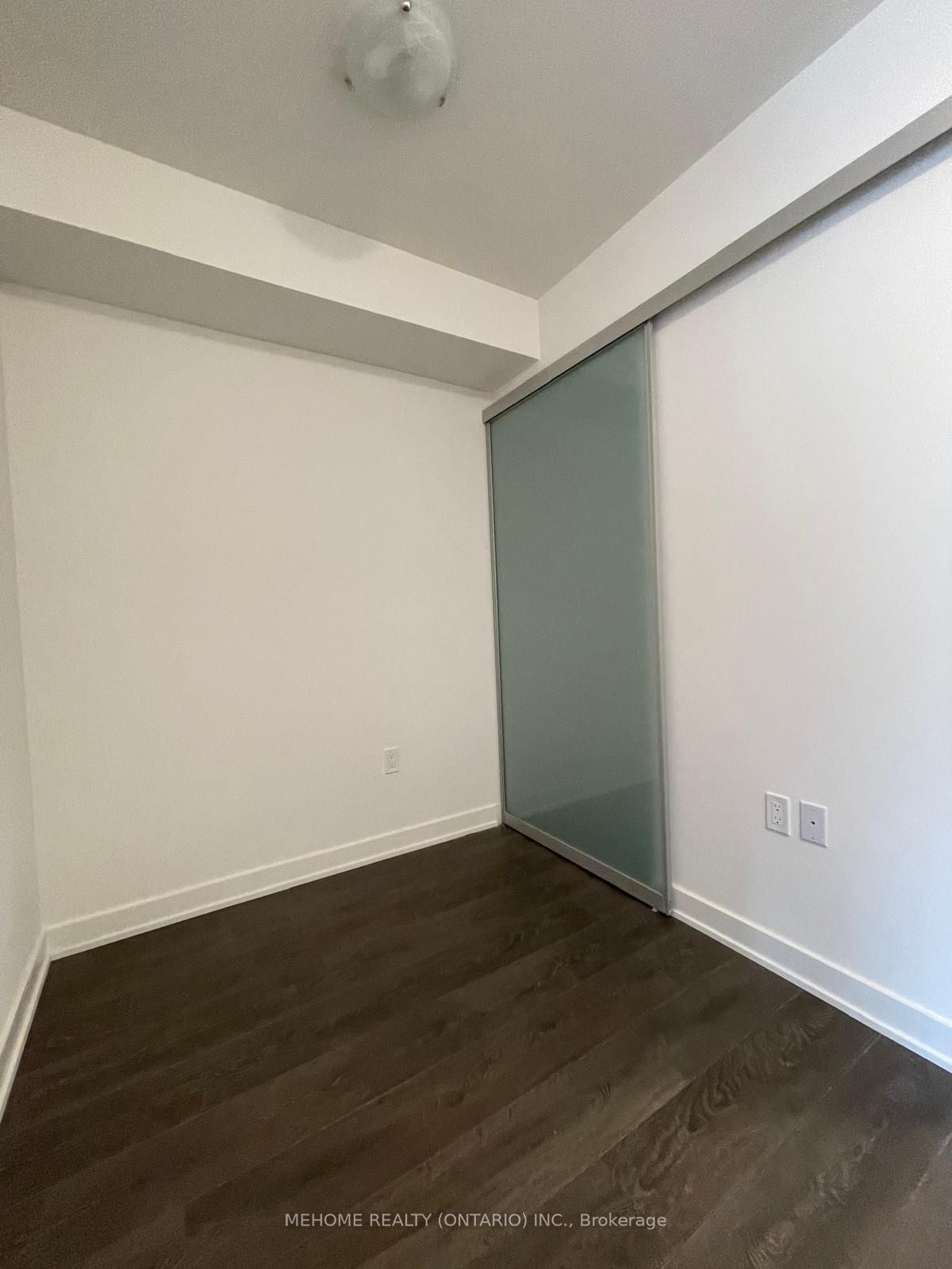 99 Broadway Ave, unit 1011 Nt for rent