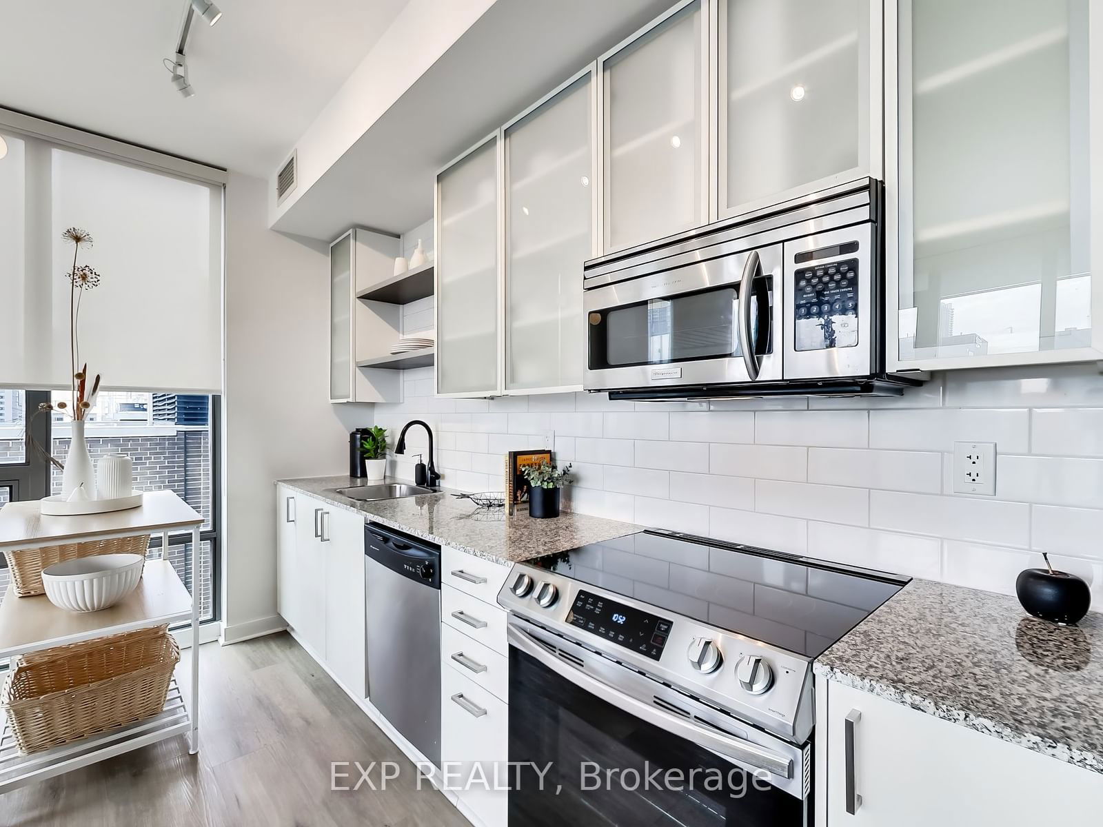 33 Lombard St, unit 1902 for sale