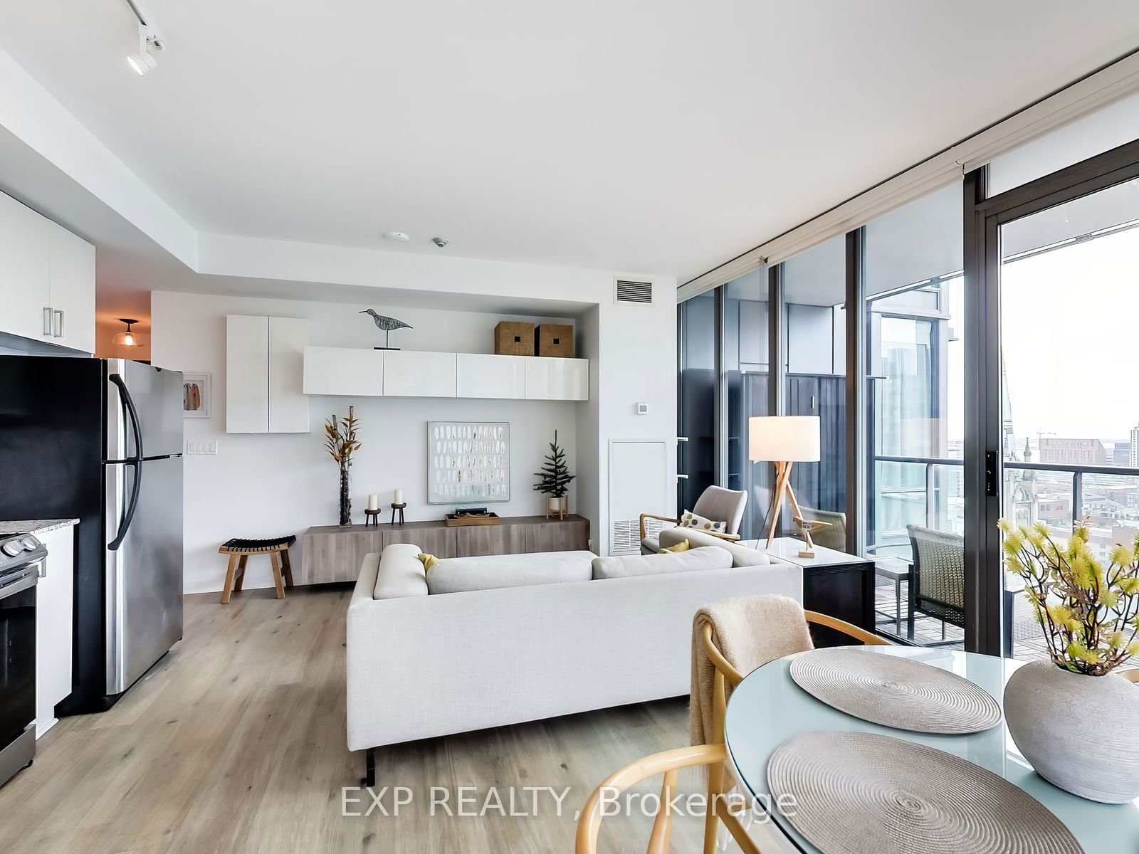 33 Lombard St, unit 1902 for sale