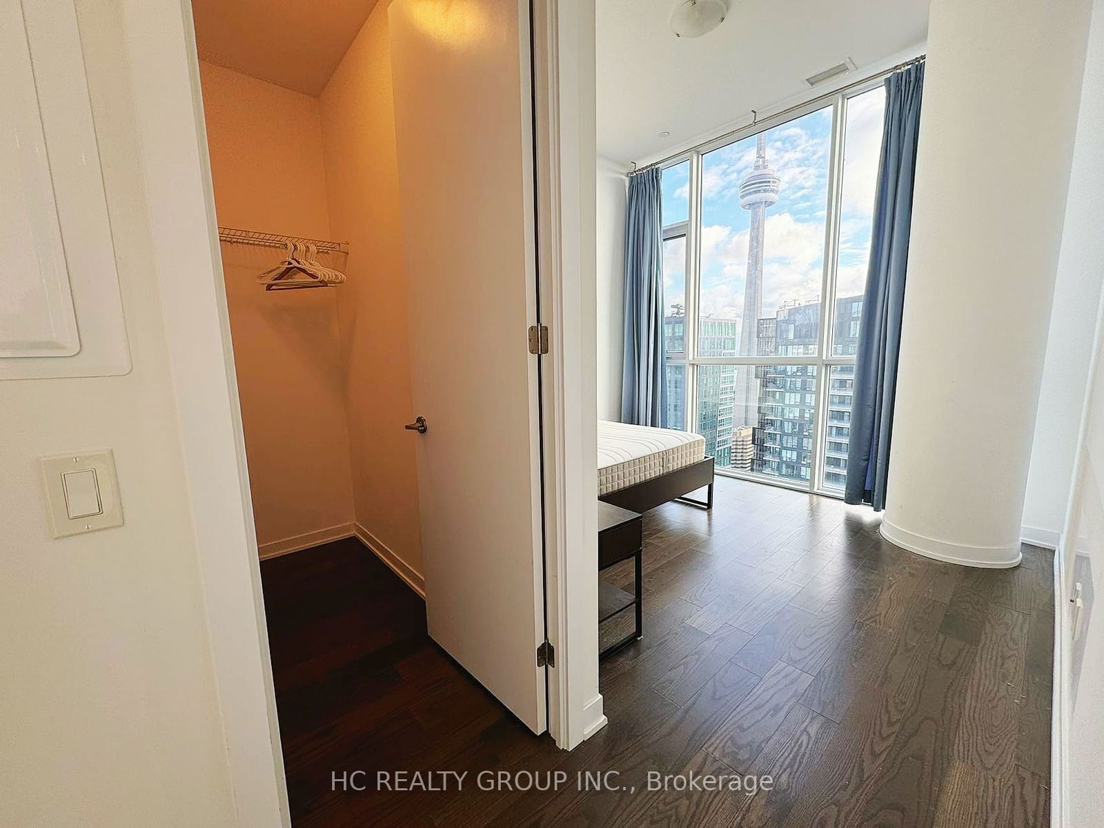 87 Peter St, unit PH112 for rent