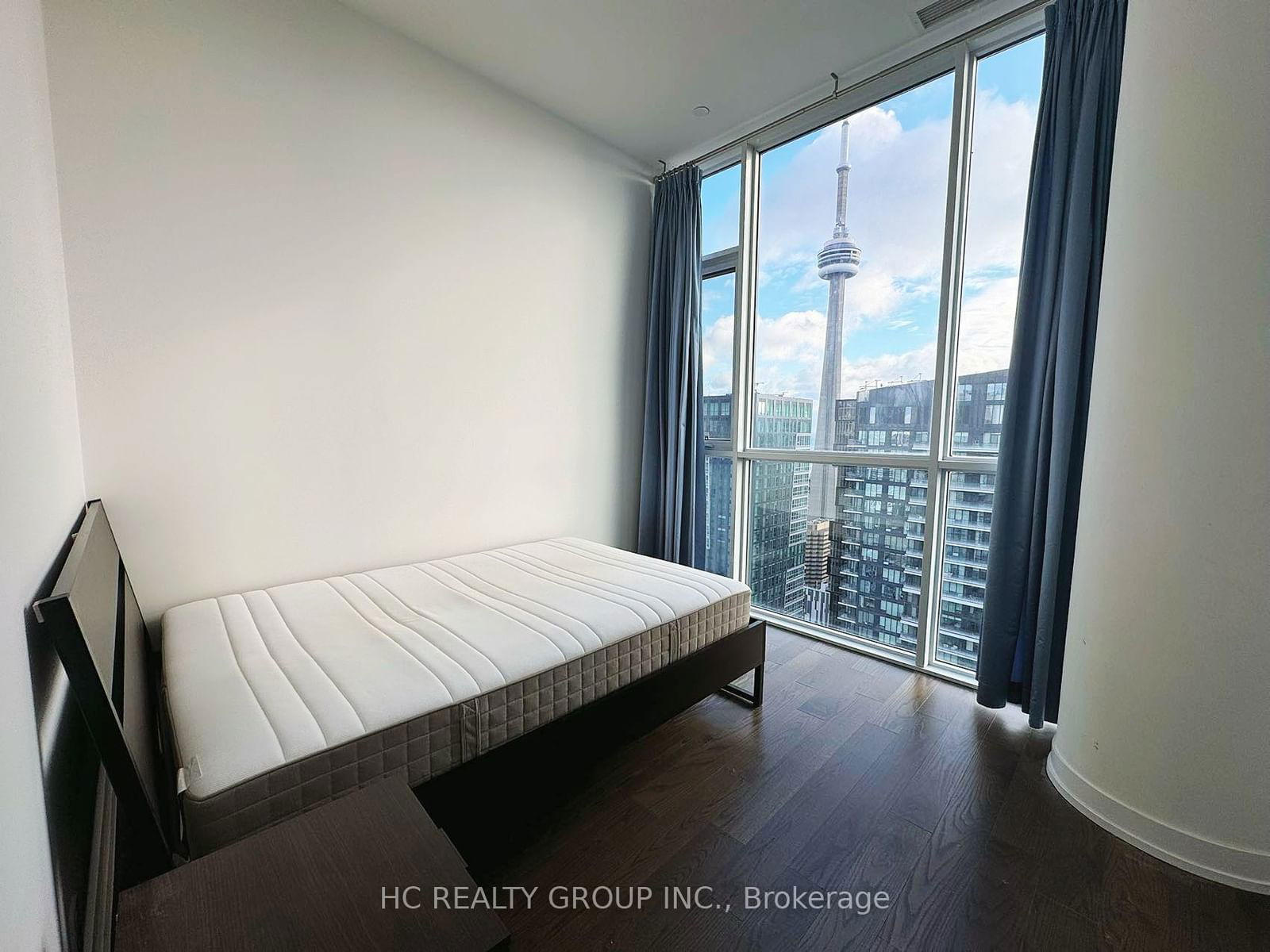 87 Peter St, unit PH112 for rent