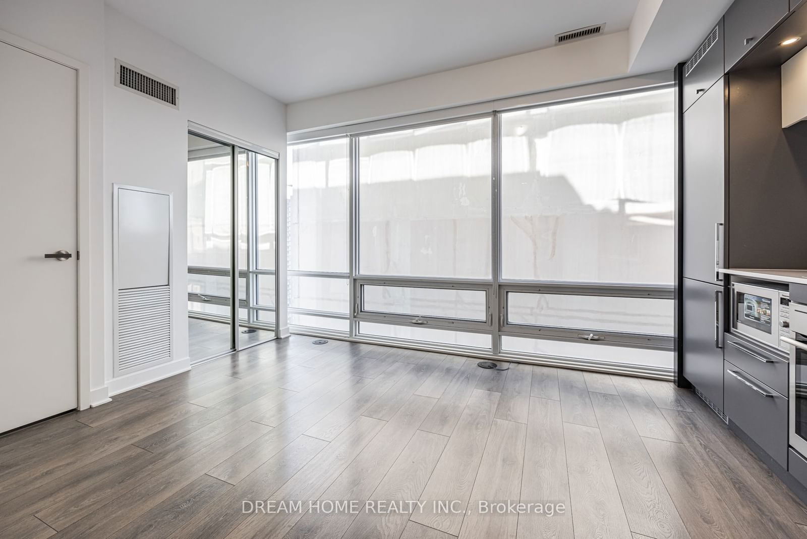 15 Grenville St, unit 2204 for rent