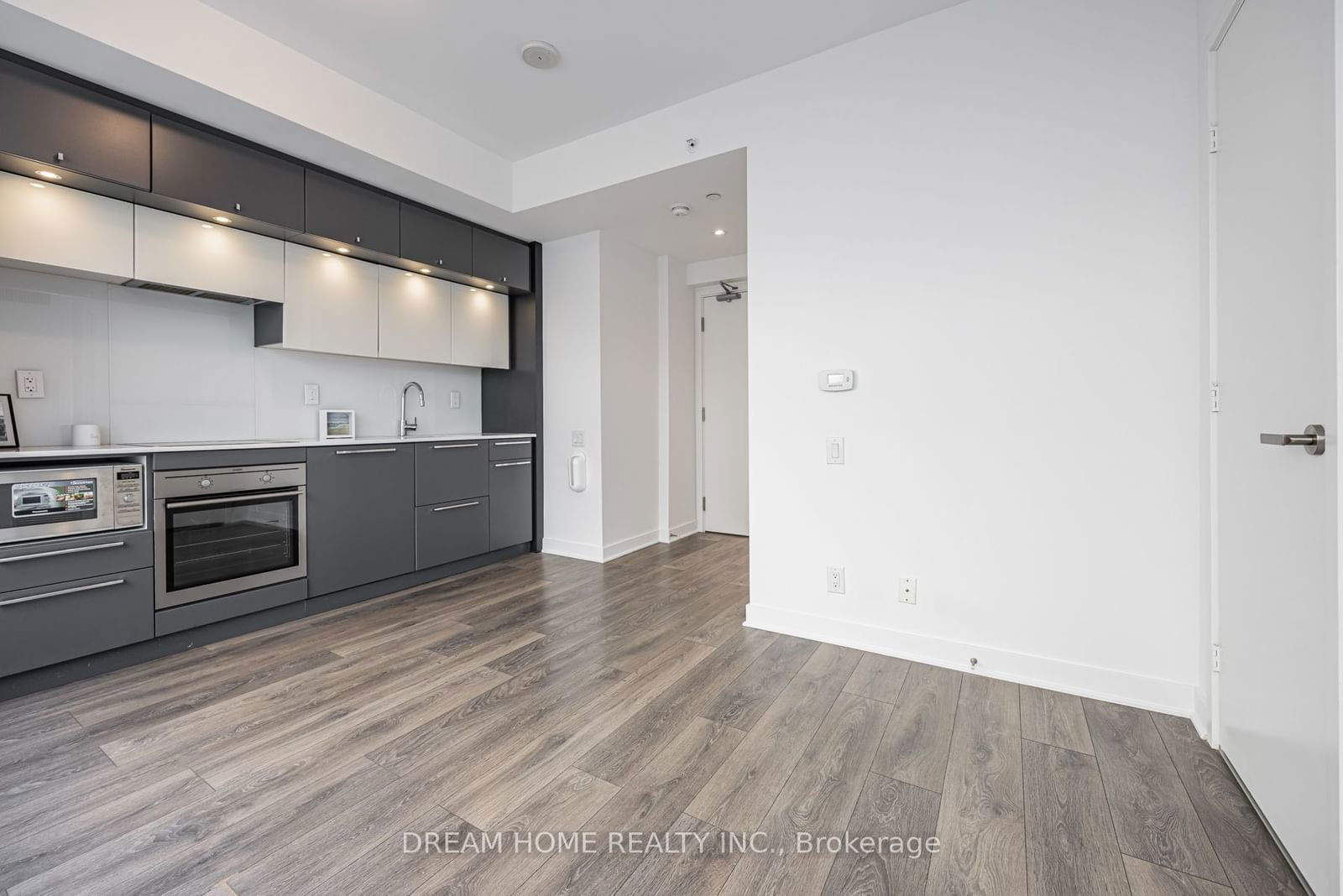 15 Grenville St, unit 2204 for rent