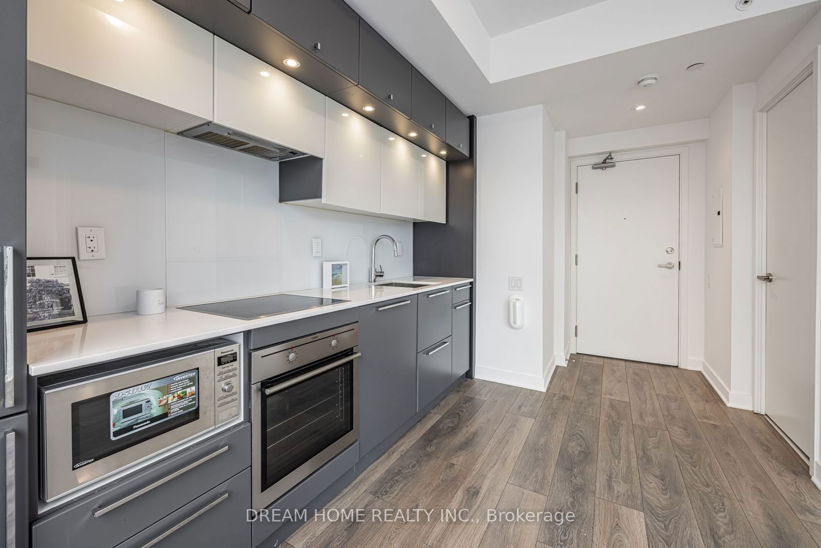 15 Grenville St, unit 2204 for rent