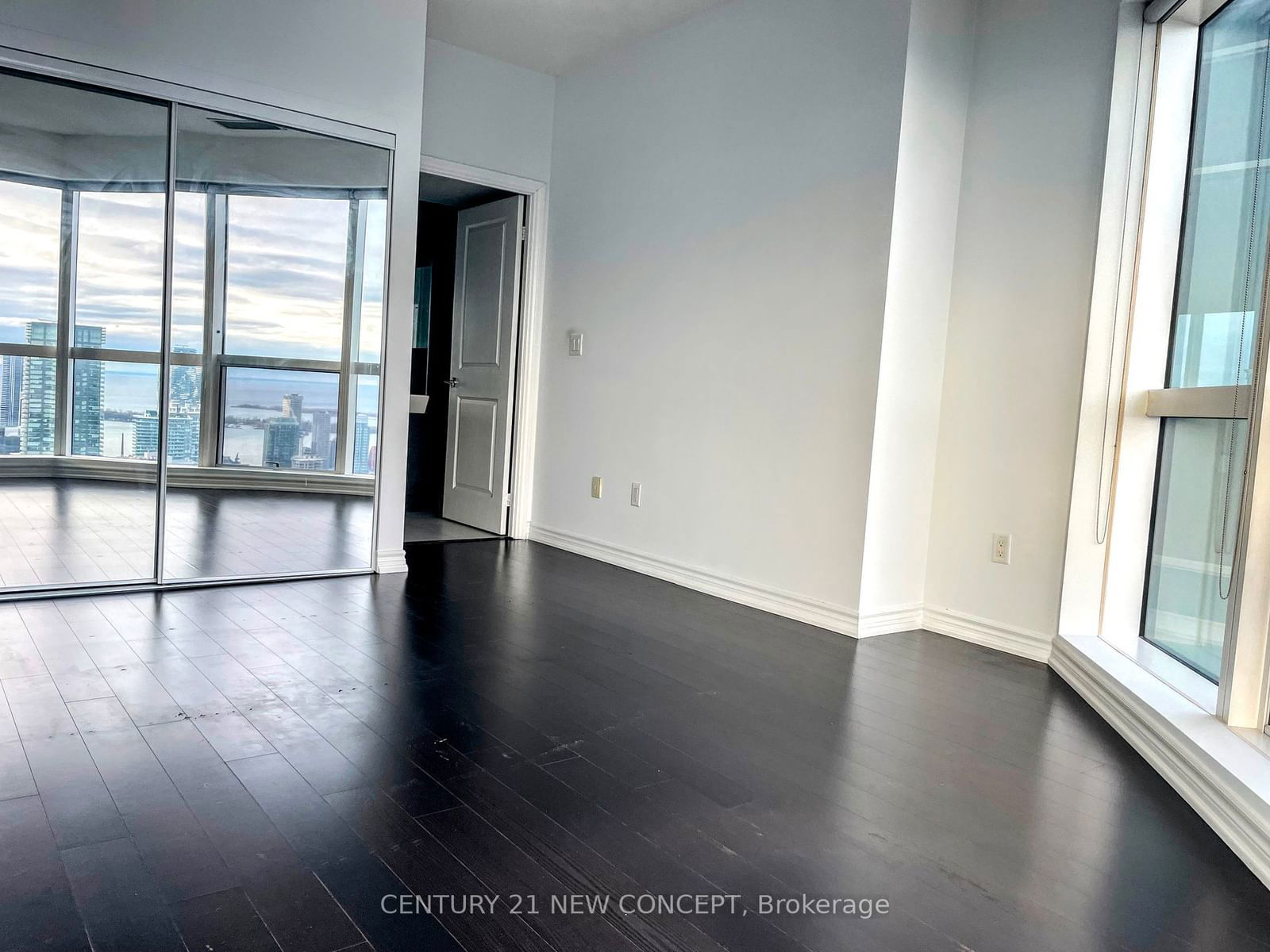 386 Yonge St, unit 5608 for rent