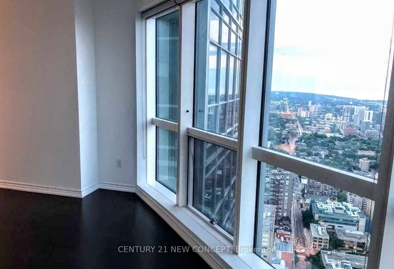 386 Yonge St, unit 5608 for rent