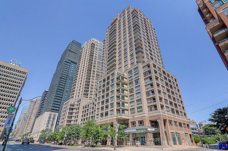 909 Bay St, unit 716 for sale