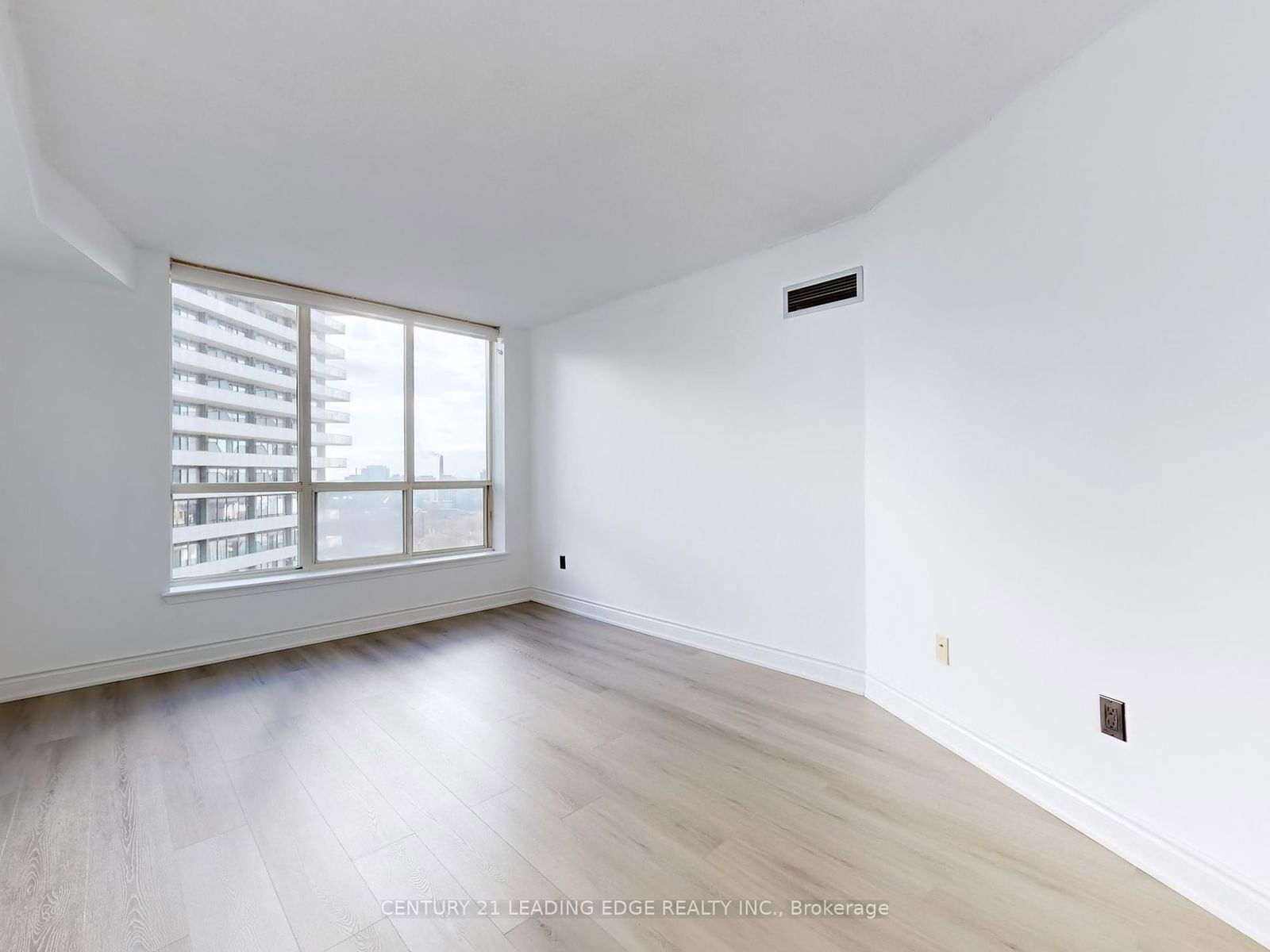 44 St Joseph St, unit 1813 for sale