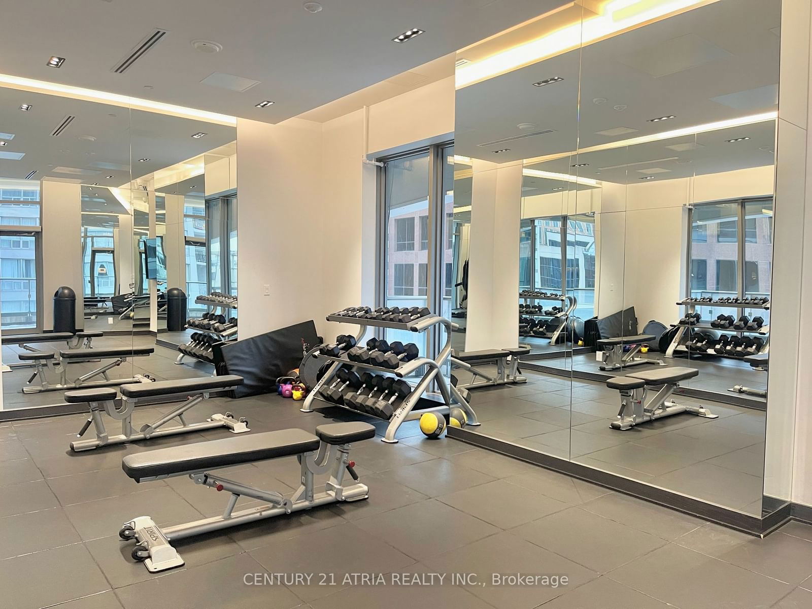 2221 Yonge St, unit 2805 for rent