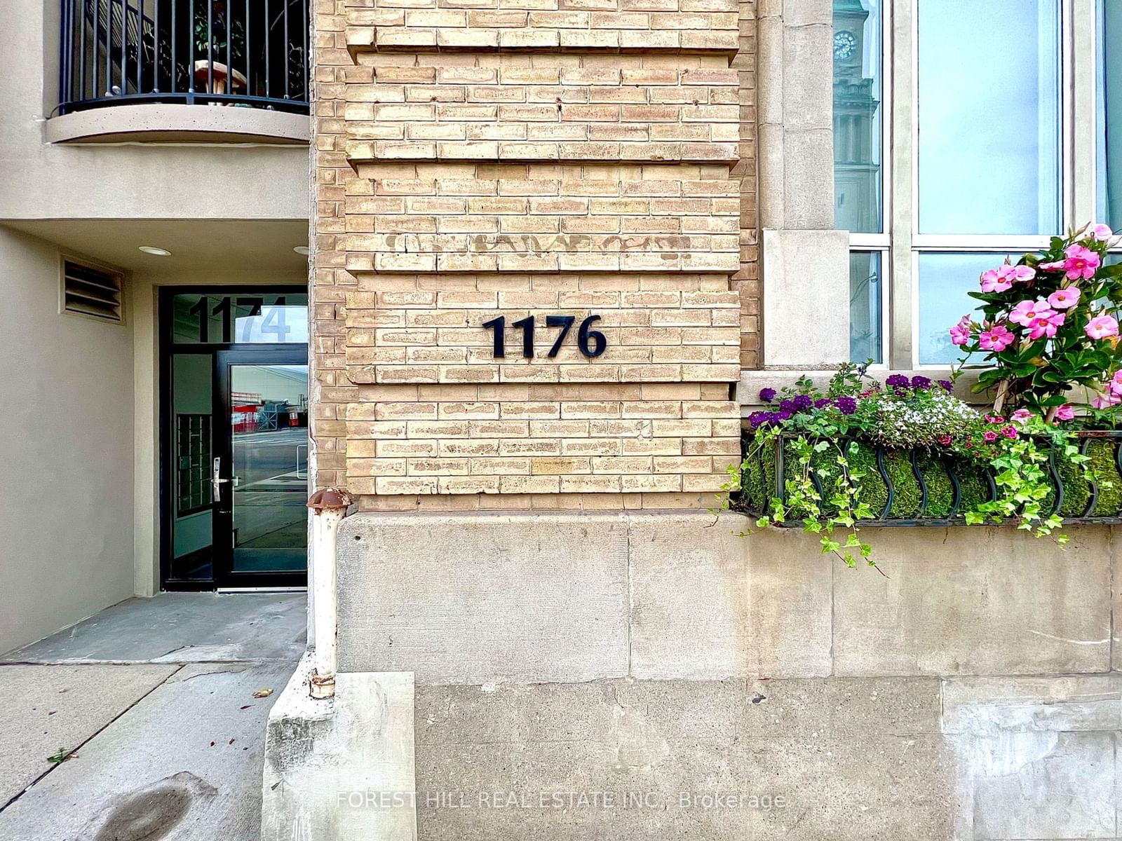 1174 Yonge St, unit 202 for rent