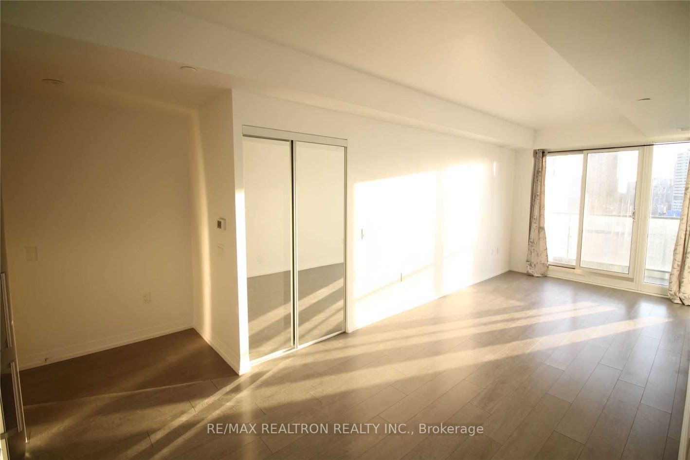 251 Jarvis St, unit 2310 for rent