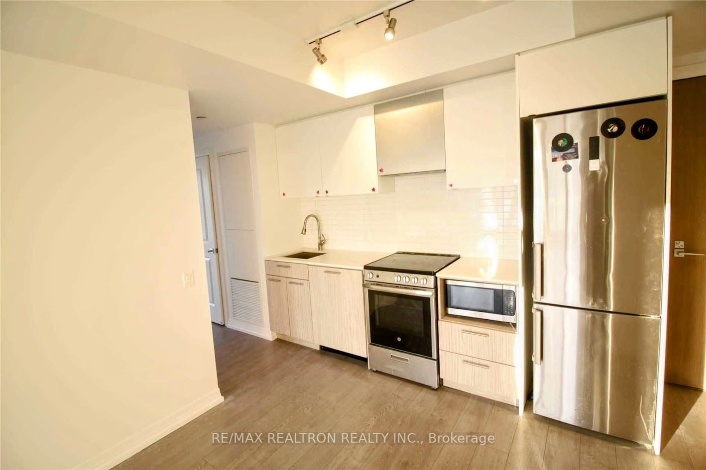 251 Jarvis St, unit 2310 for rent