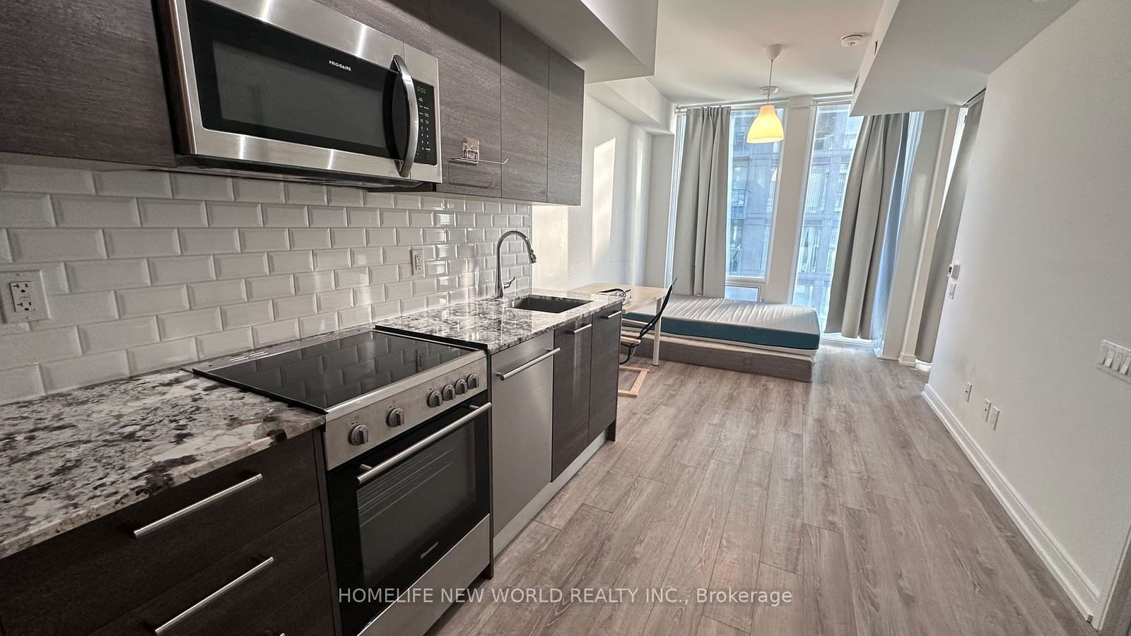 28 Wellesley St, unit 1806 for rent