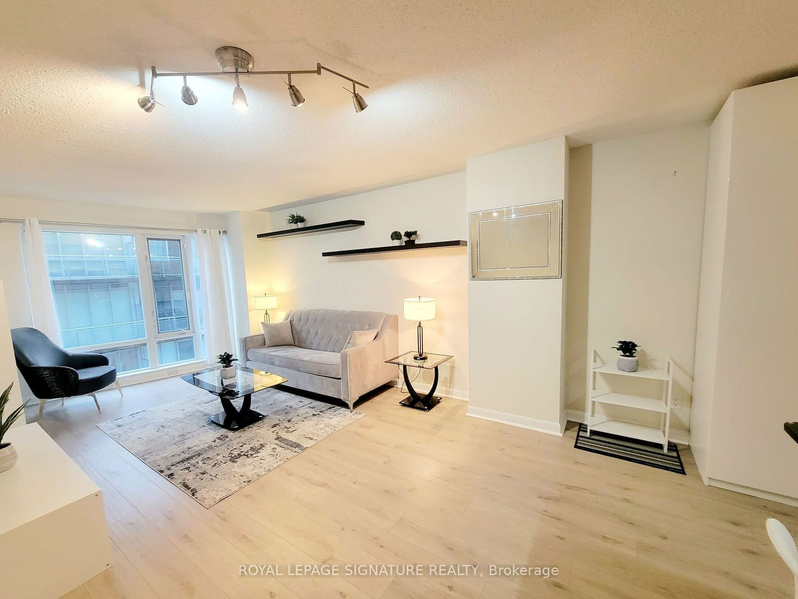 210 Victoria St, unit 2112 for rent