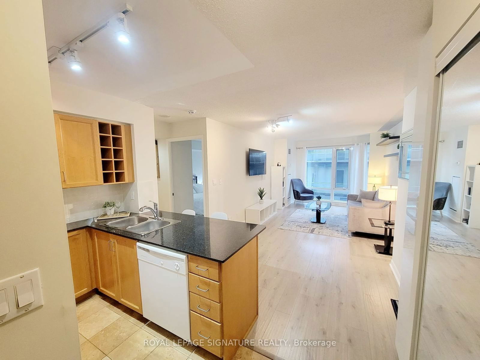 210 Victoria St, unit 2112 for rent