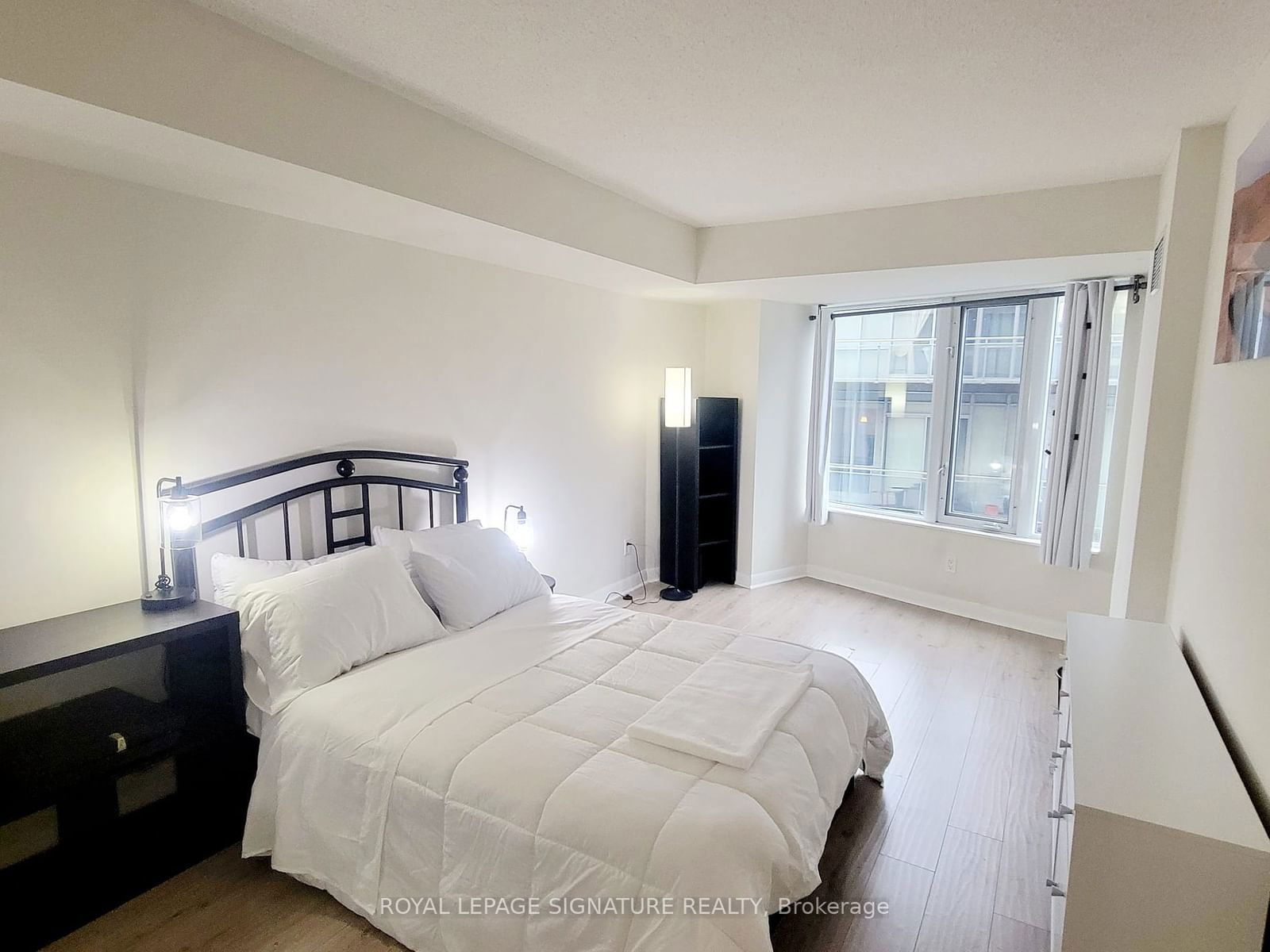 210 Victoria St, unit 2112 for rent