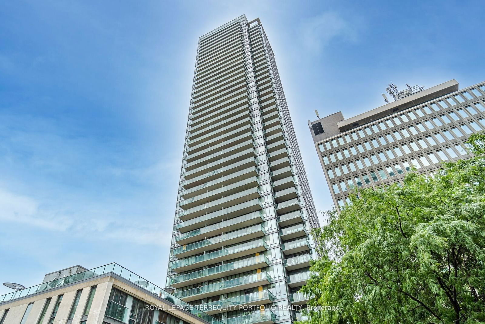 33 Lombard St, unit 3304 for rent