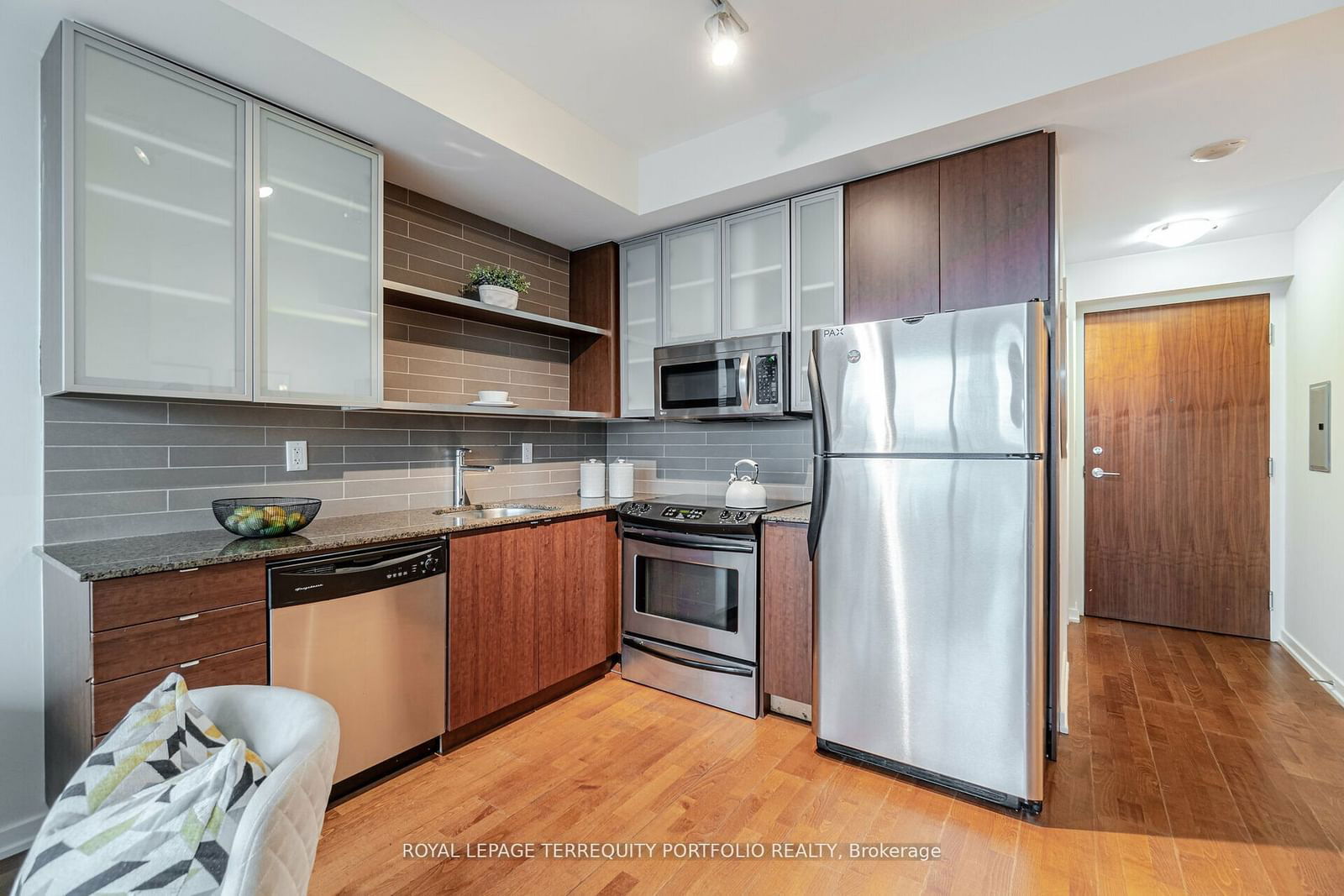 33 Lombard St, unit 3304 for rent