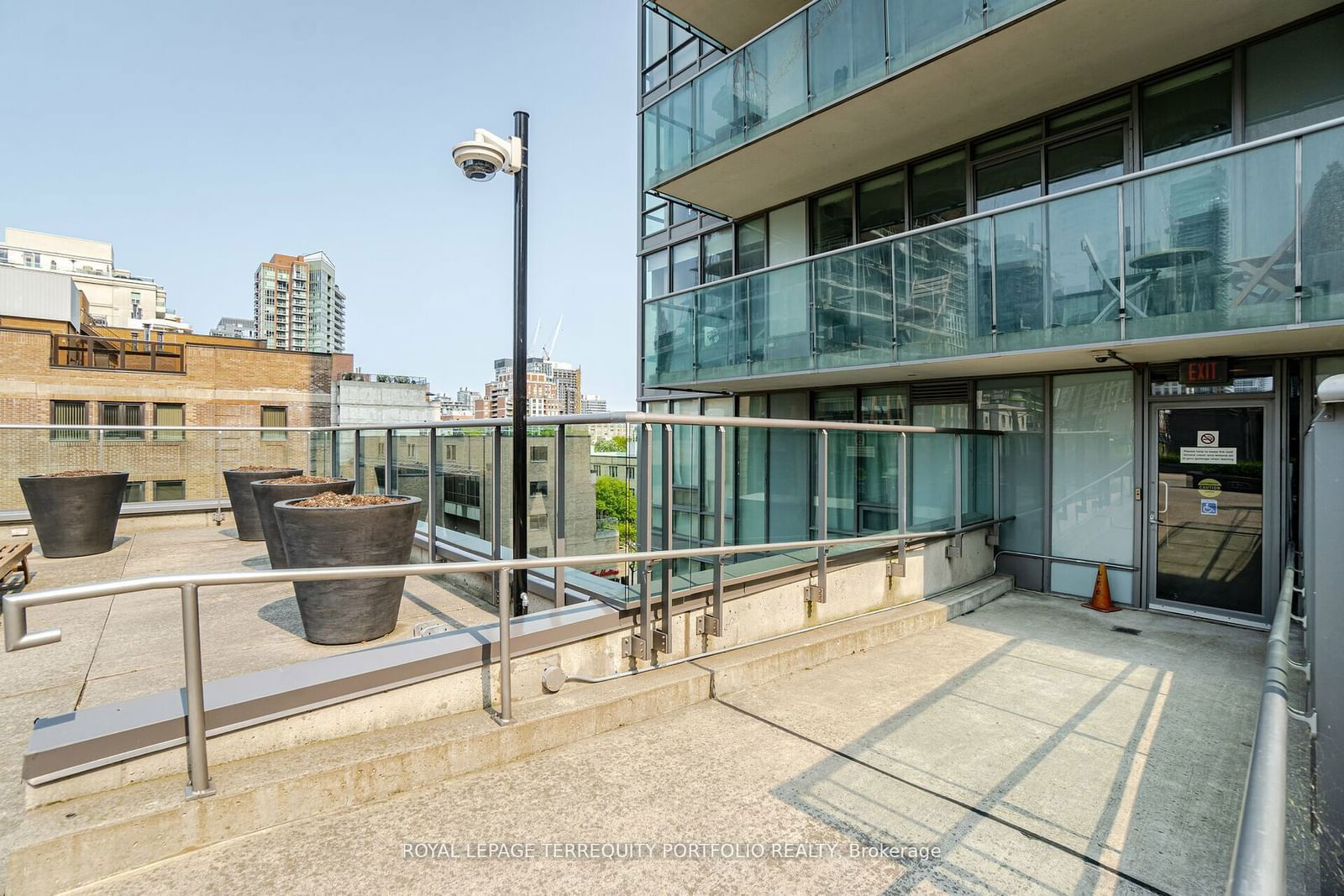 33 Lombard St, unit 3304 for rent